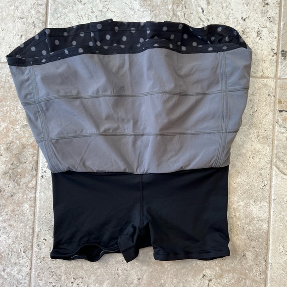 LULULEMON Pace Rival Skirt II (Tall) 4-way Stretch, Black + Gray Polkadot, 2 - Picture 7 of 13
